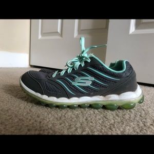 Sketchers sketch air with memory foam